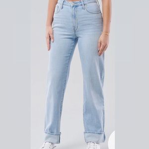 ULTRA HIGH-RISE LIGHT WASH DAD JEANS